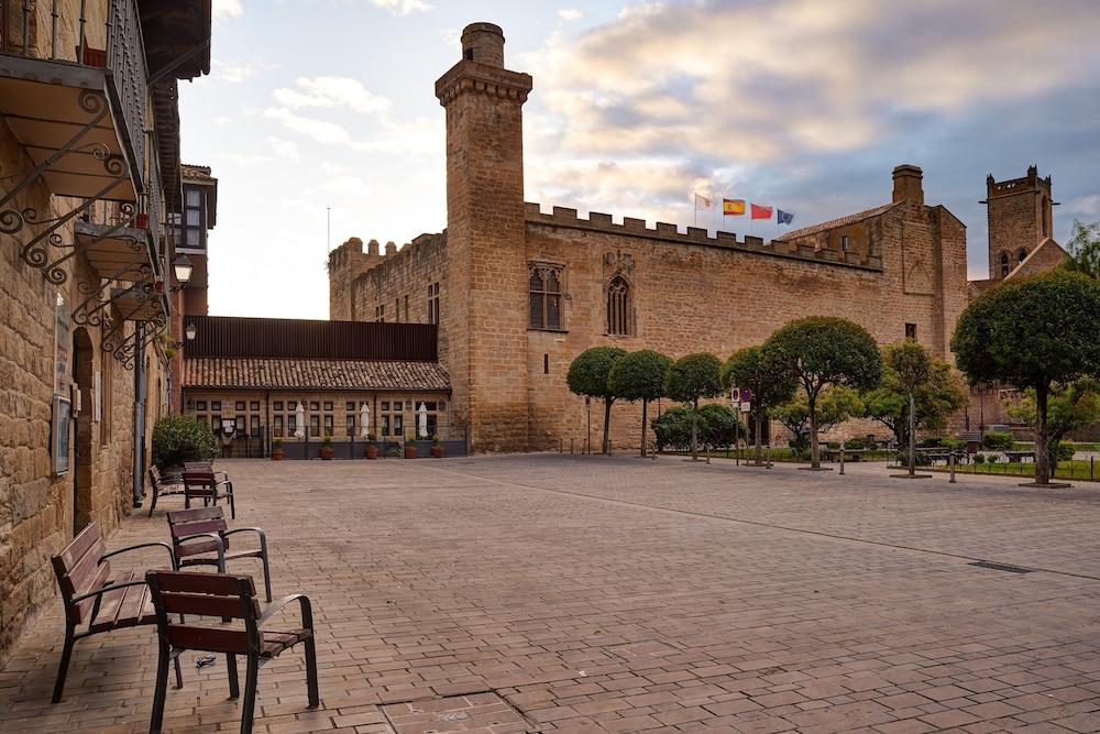 Parador De Olite Hotel Exterior photo